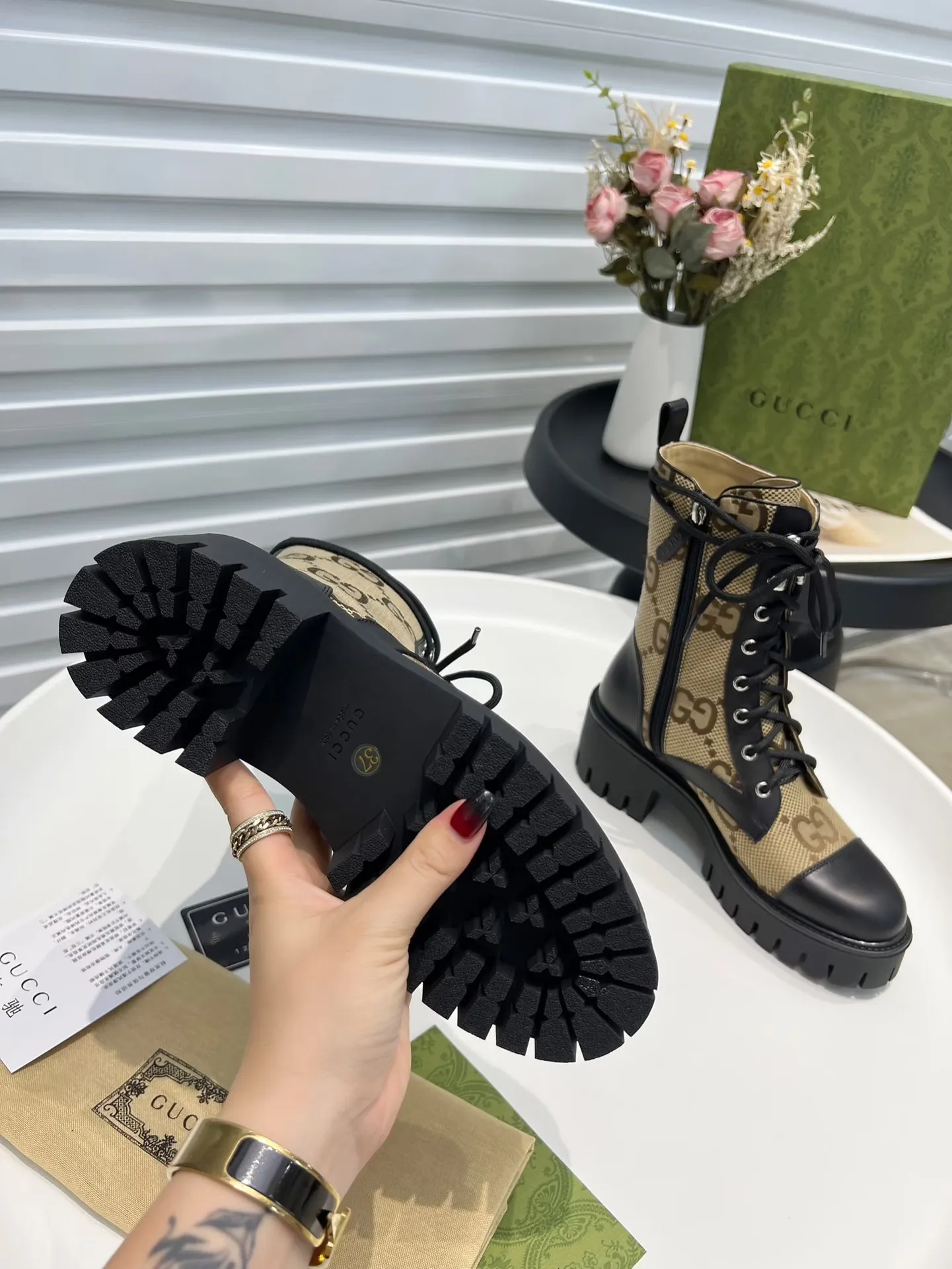 👟👟Ex-factory price 640👟👟Official website 1:1 available in glossy and matte. Autumn and winter GUCCI double G electric embroidery version lace-up 8-inch boots✅ Full oil edges, full of high-end feel [strong] The side zipper is super convenient to put on and take off, unique and unique, and the brand's distinctive style.  Fabric: cowhide➕open edge beads Inner/foot pads: high-end cowhide 🐂 TPU outsole Heel height 6cm Color: brown, black, white Number of yards: 35-41 Packing: Comes with card, cloth bag.